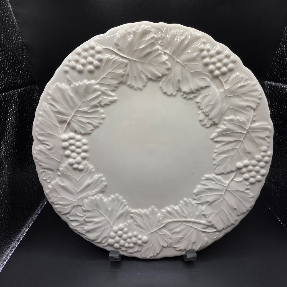 Williams Sonoma Napa Cream Dinner Plate 11.5 inch Embossed Grapes & Leaves Italy